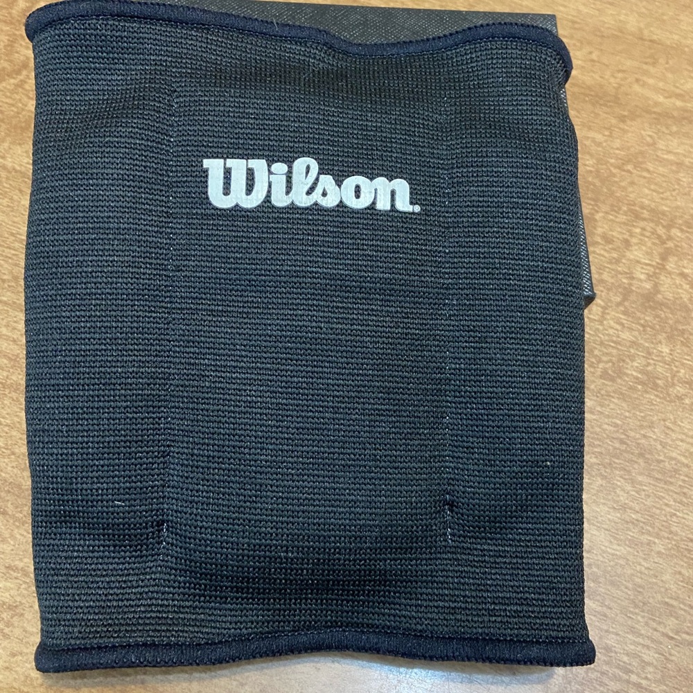 Wilson - Unisex (Adult)‎ Reversible Volleyball Knee Pads - Picture 4 of 4